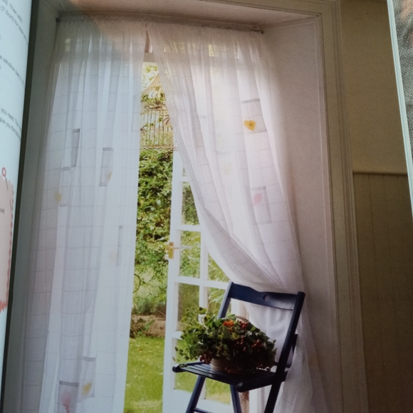 BOOK The Sewing Bible - Curtains - Picture 7 of 16